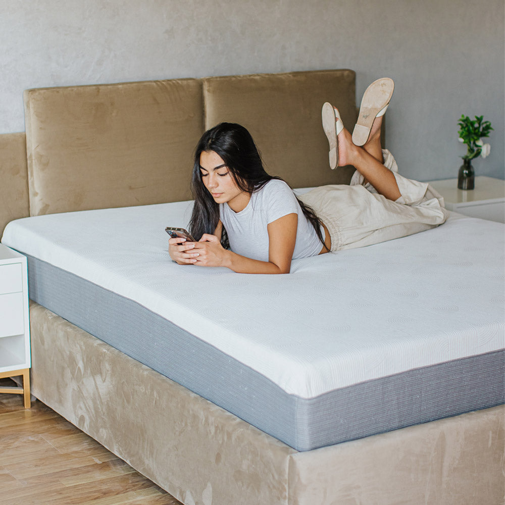 Soft double hybrid mattress combining memory foam and pocket springs, complete with a 10 year warranty.