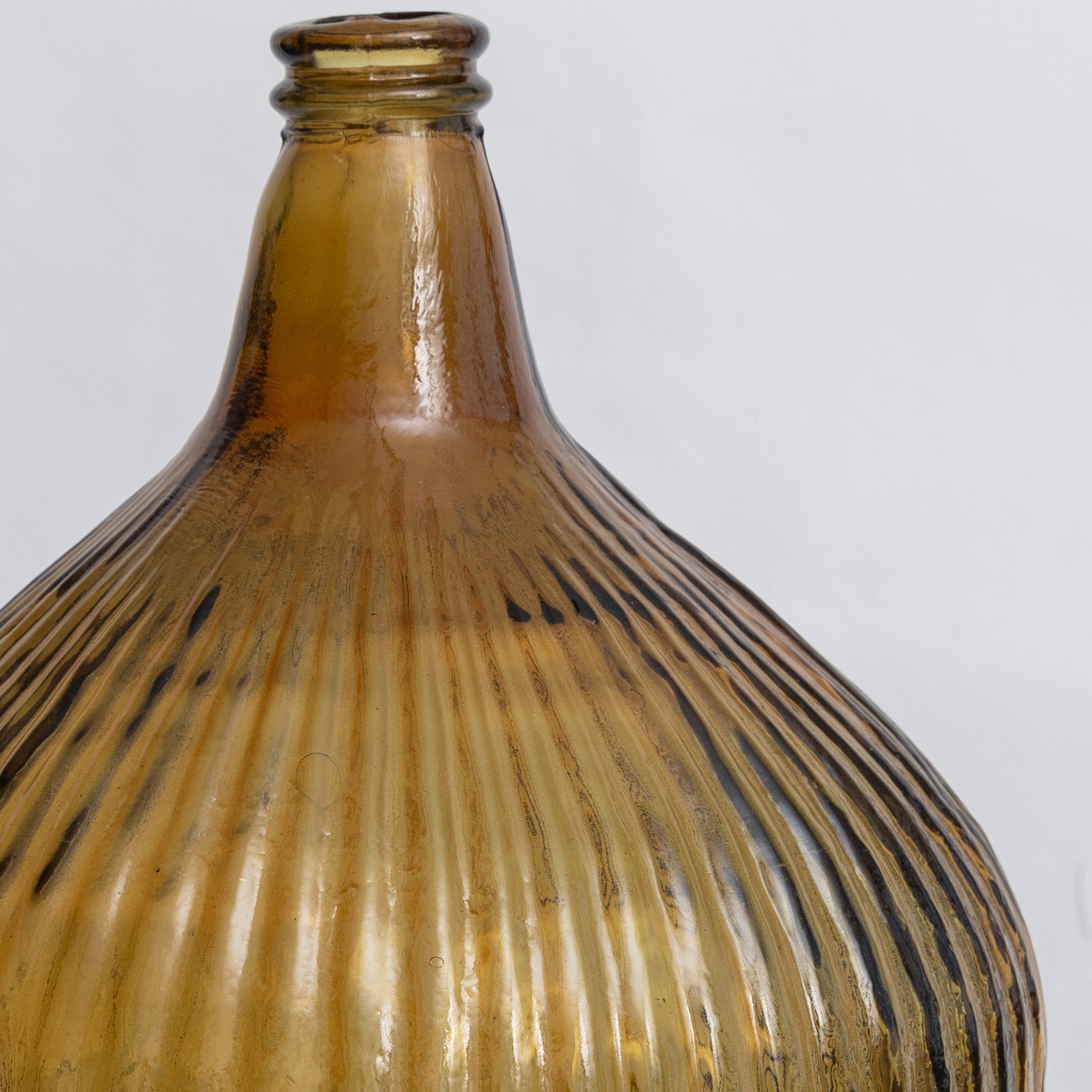 فازة فلو كارافي