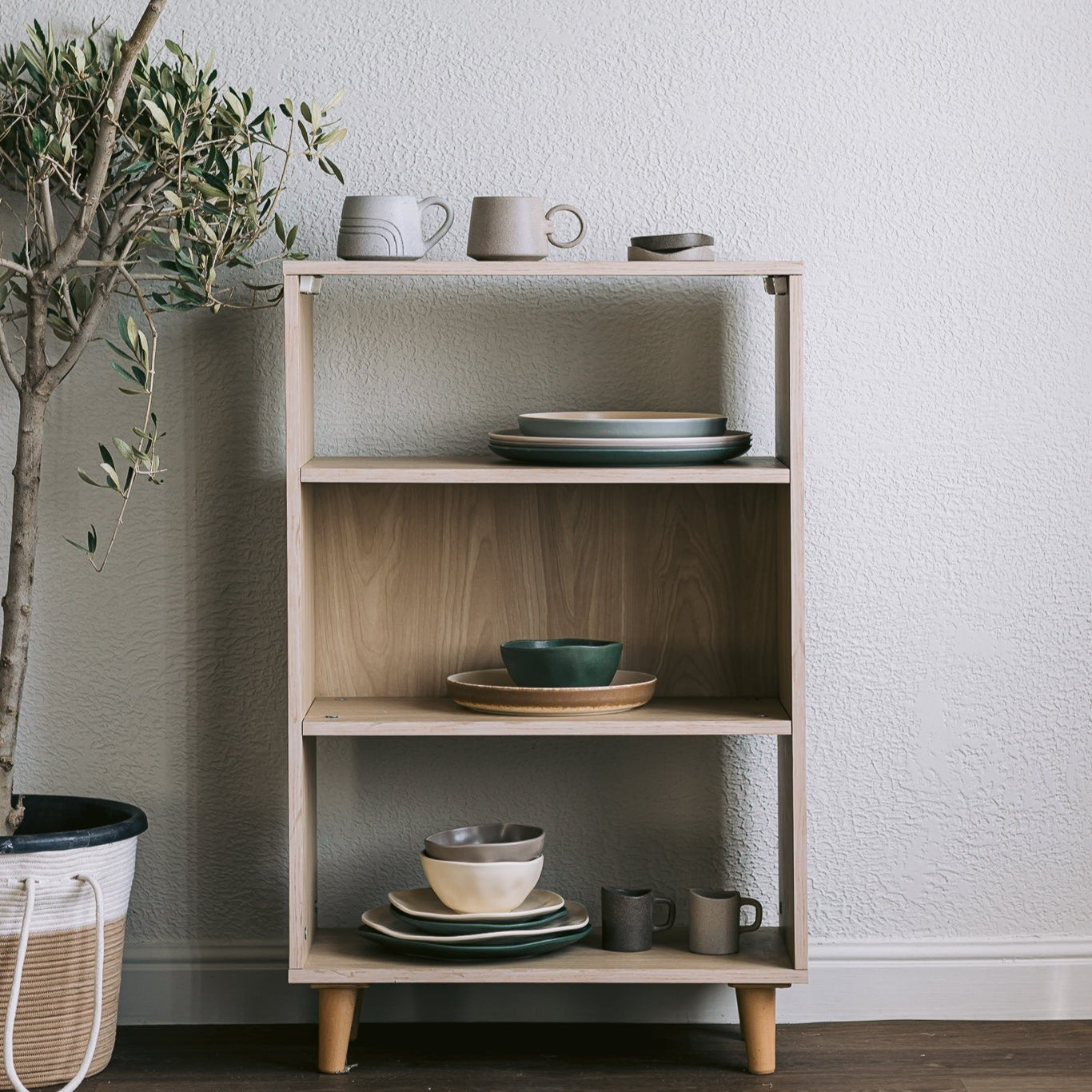 Venus Deep Serving Plate Matte