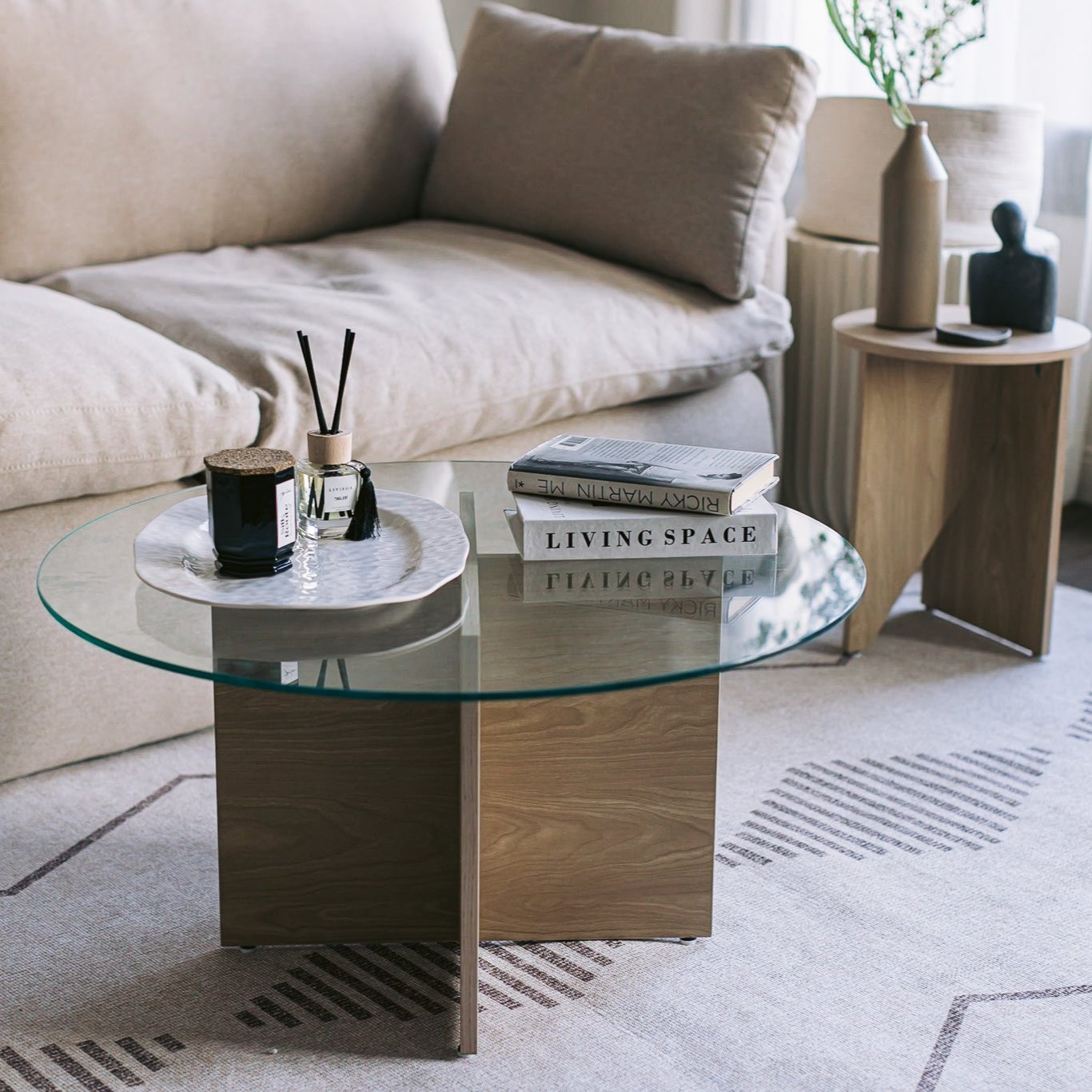 Glasstic Middle Table