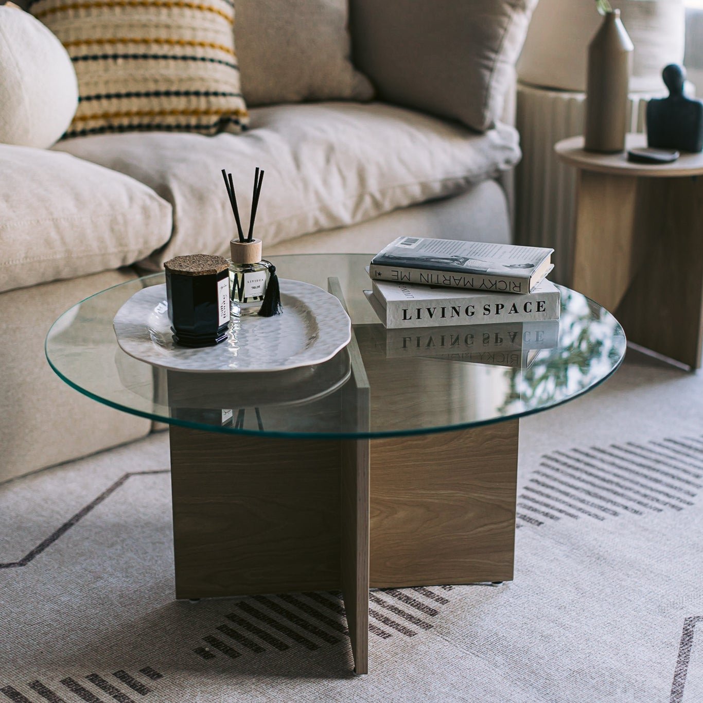 Glasstic Middle Table