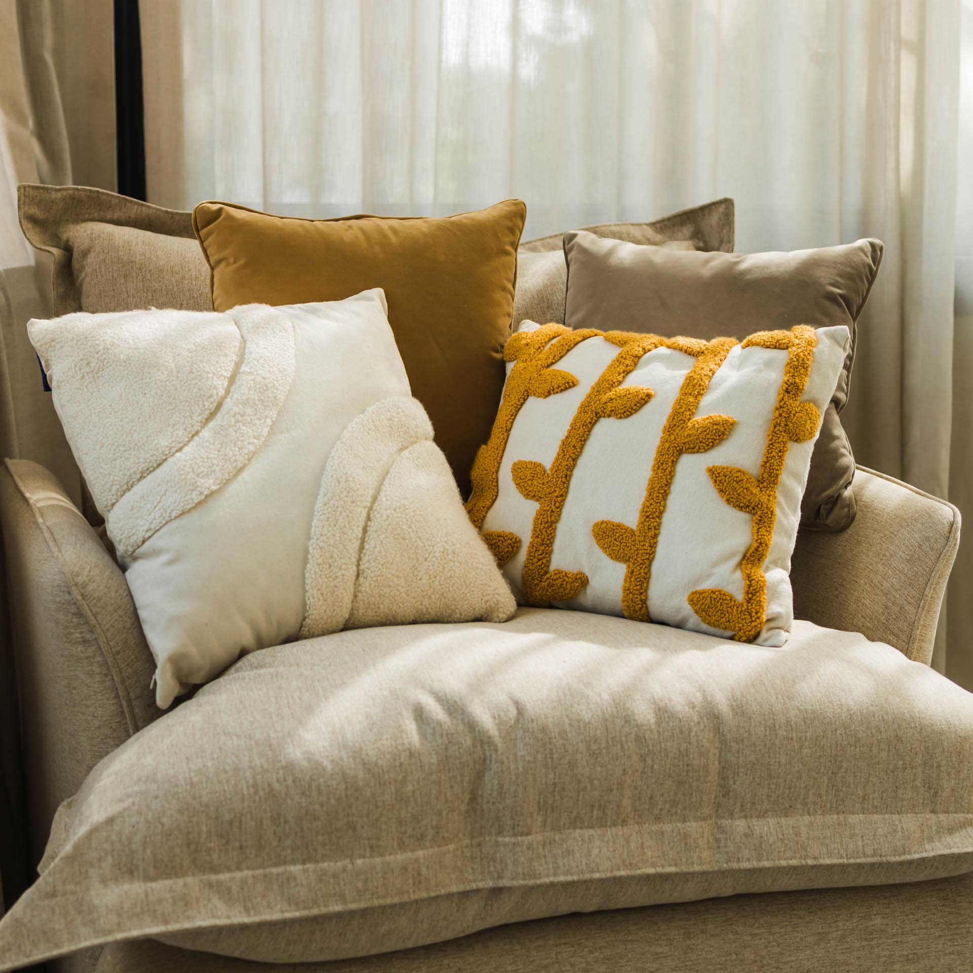  كوشن سوافي مطرزة