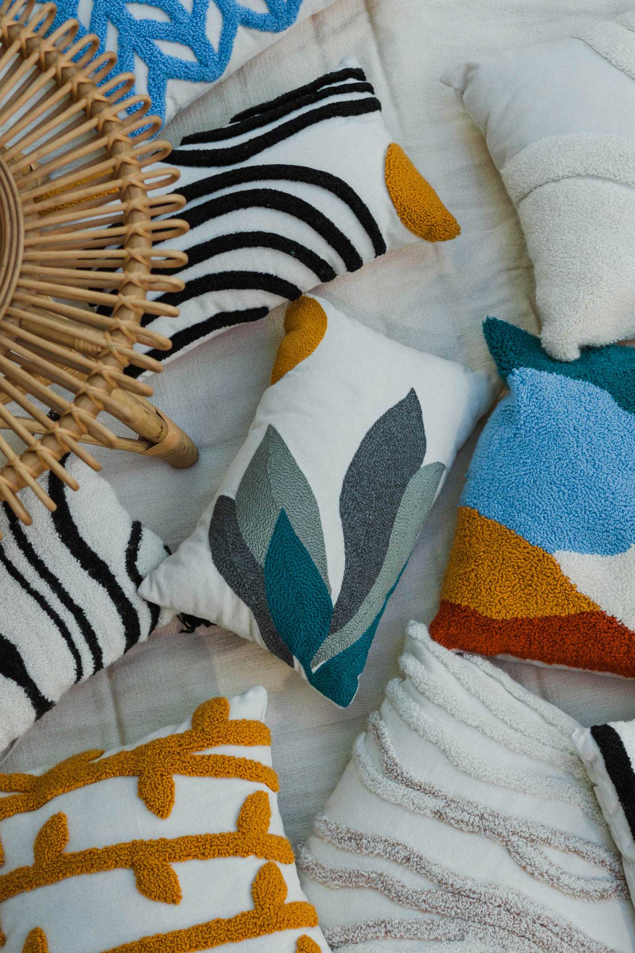 كوشن سيدج مطرزة