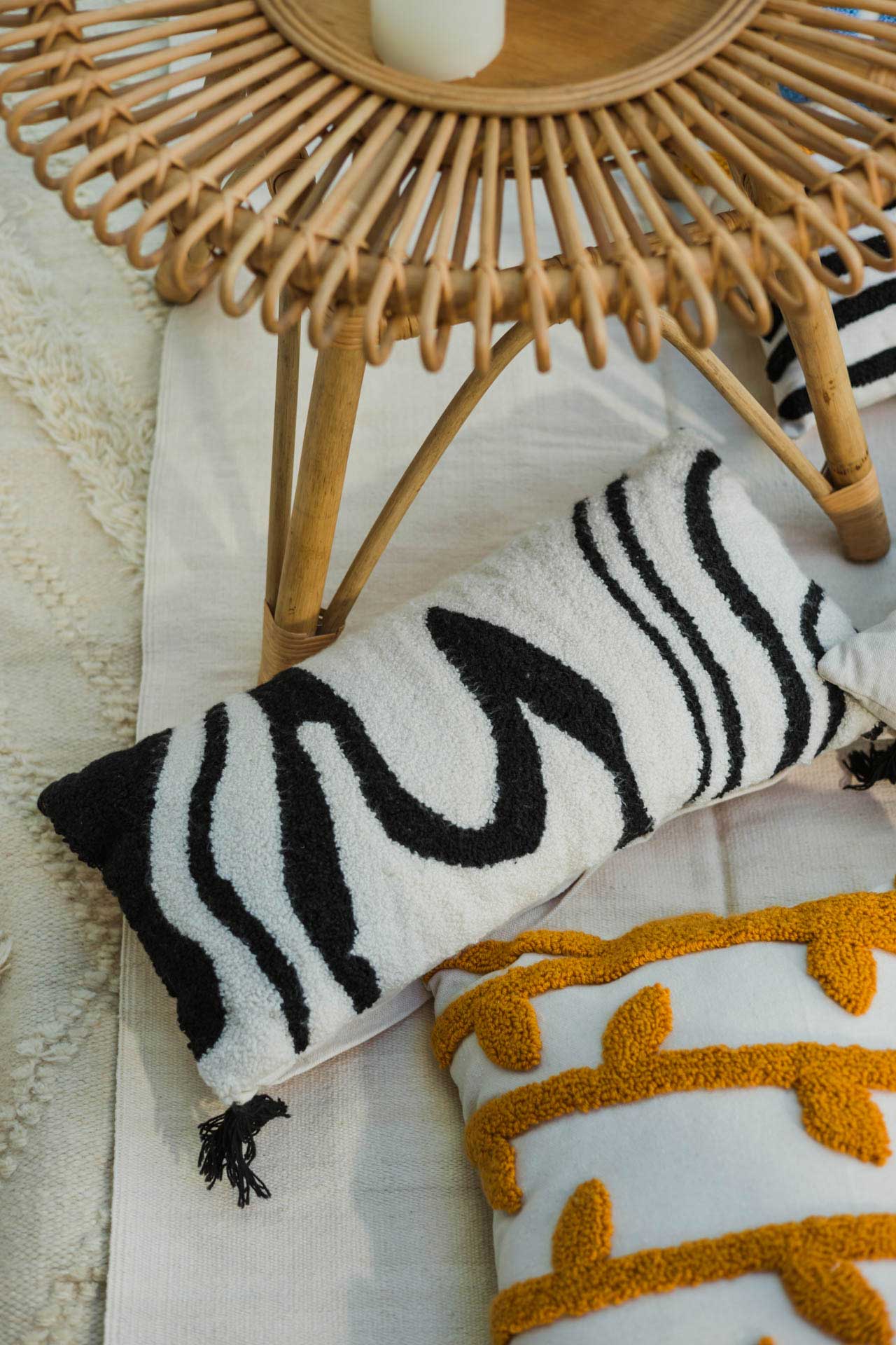 وسادة فوسو مطرزة