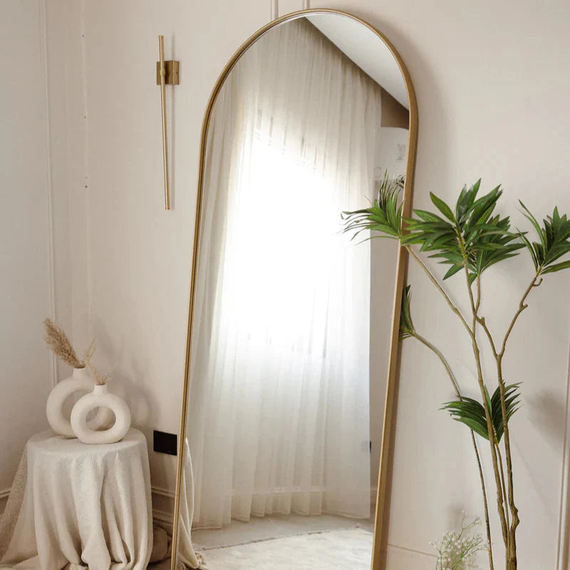 مرايا قائمة كبيرة