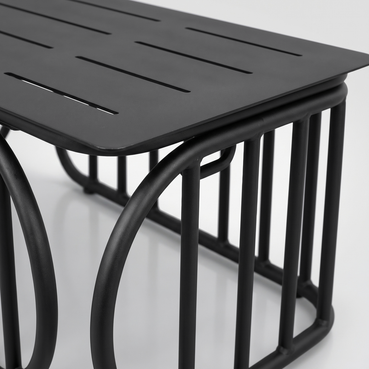 Vally Outdoor Table