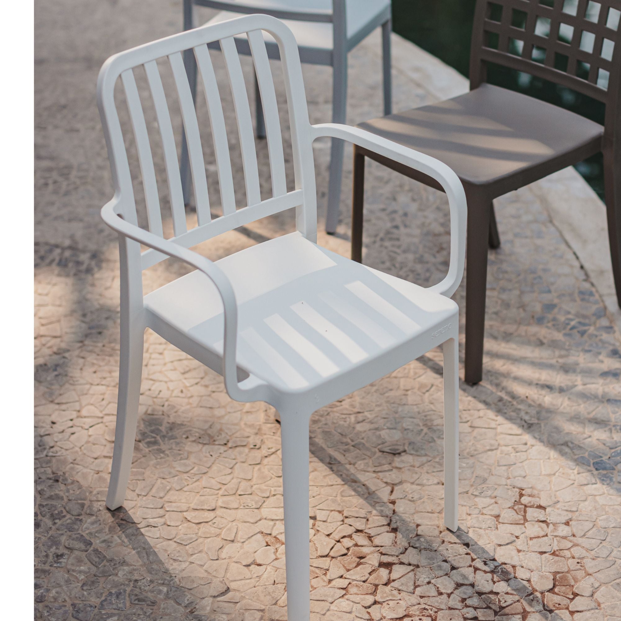 كرسي بذراعين فليكسي-في