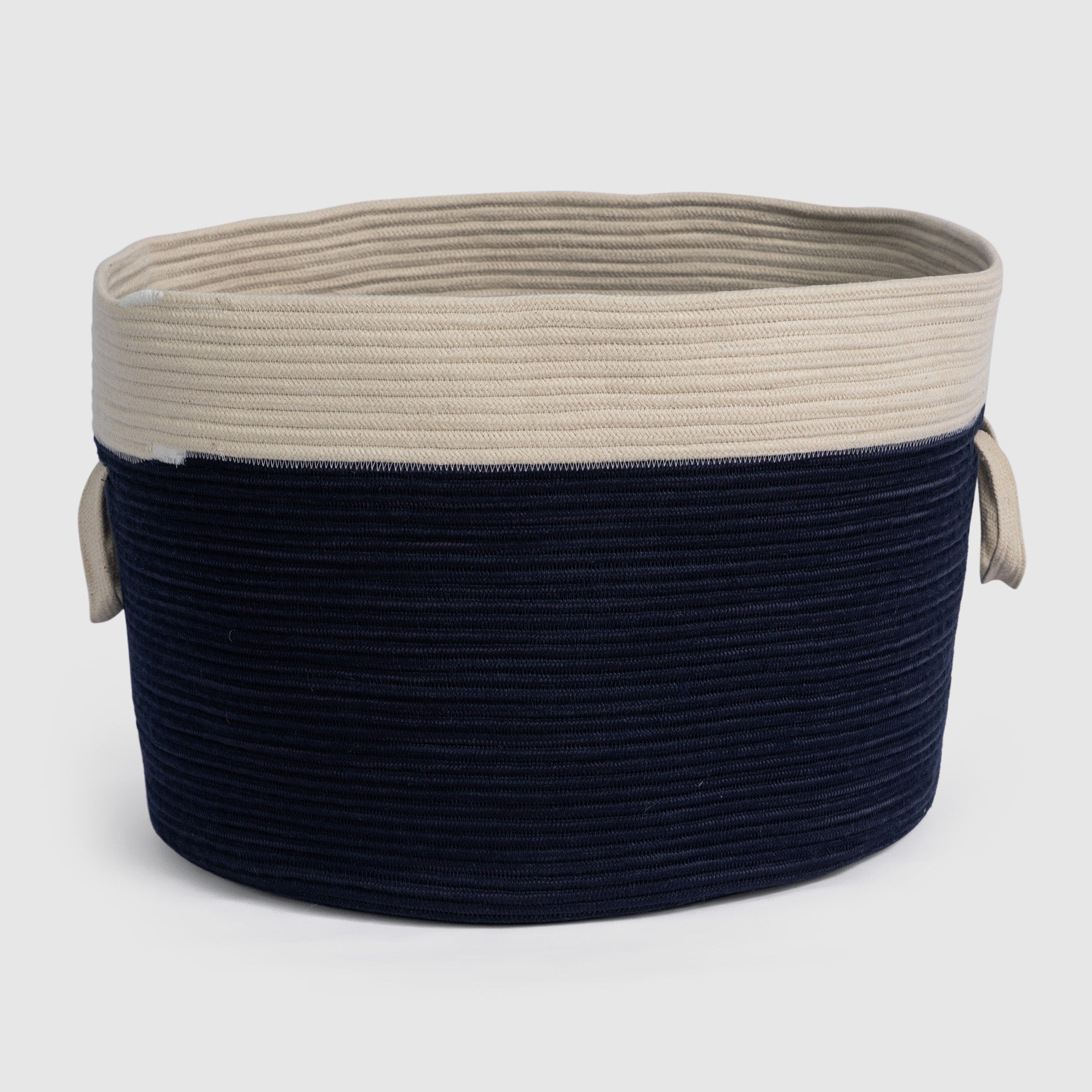 سلة غسيل ماكينيا