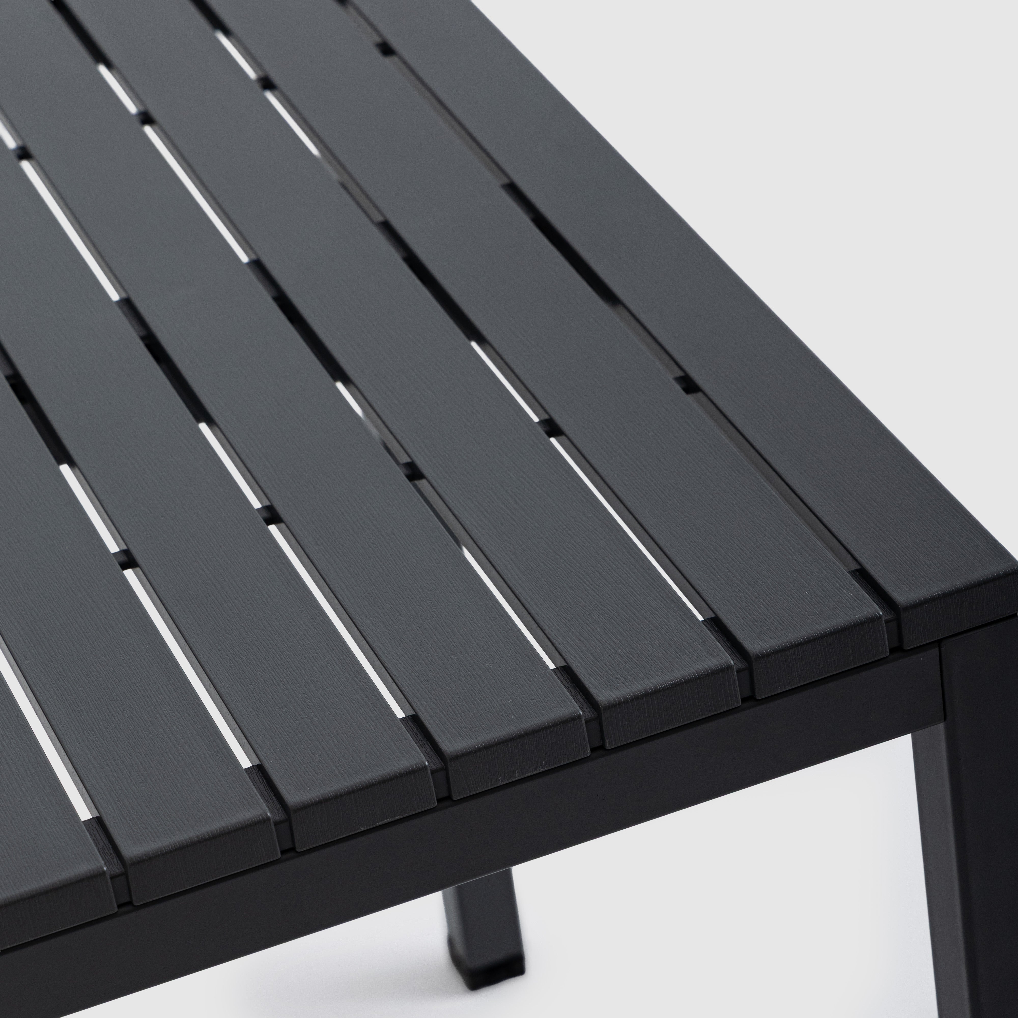 Mia Table