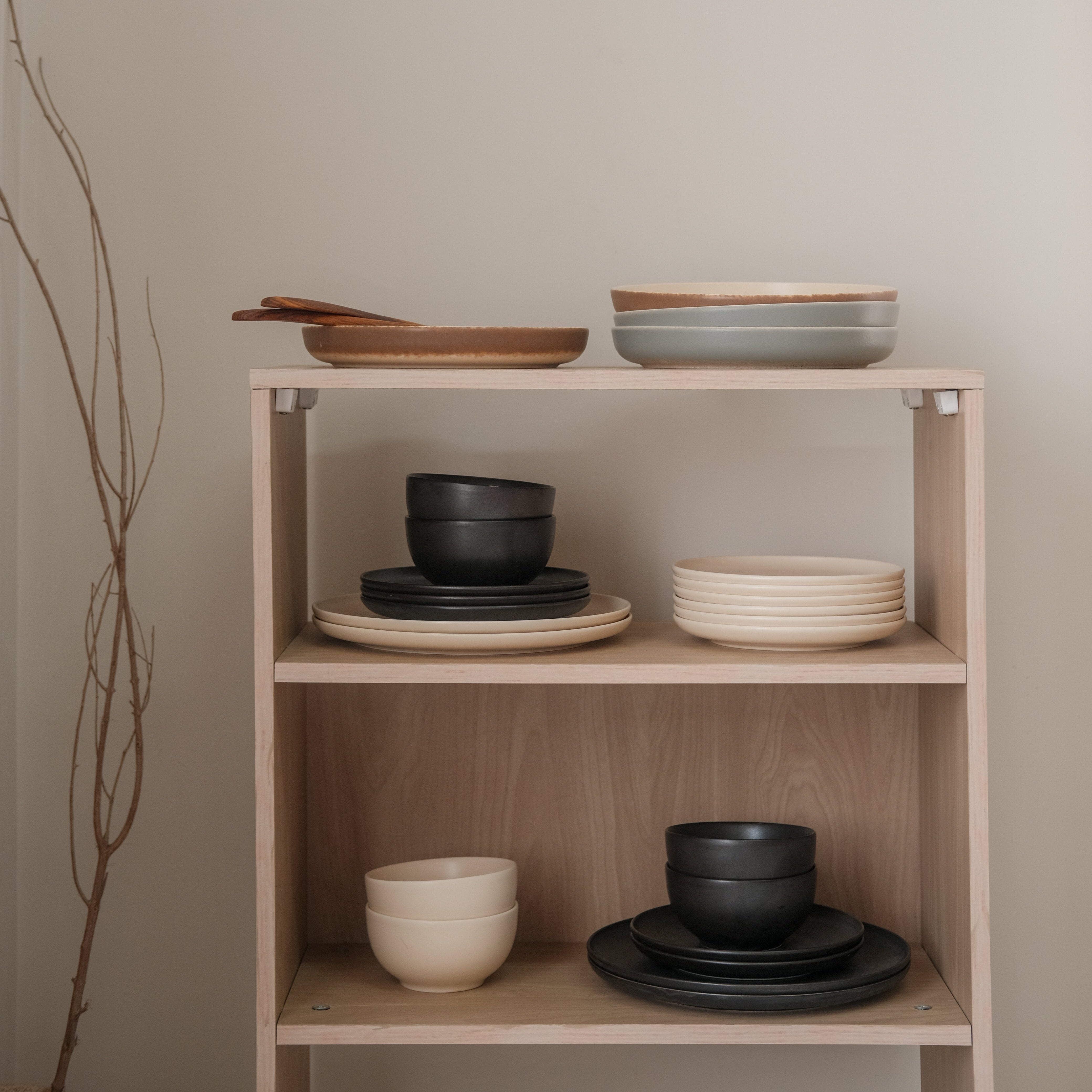 Venus Deep Serving Plate Matte