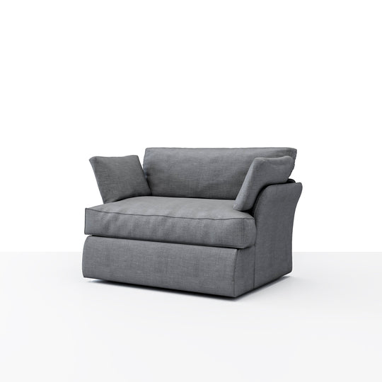 كرسي بلش كبير بذراعين