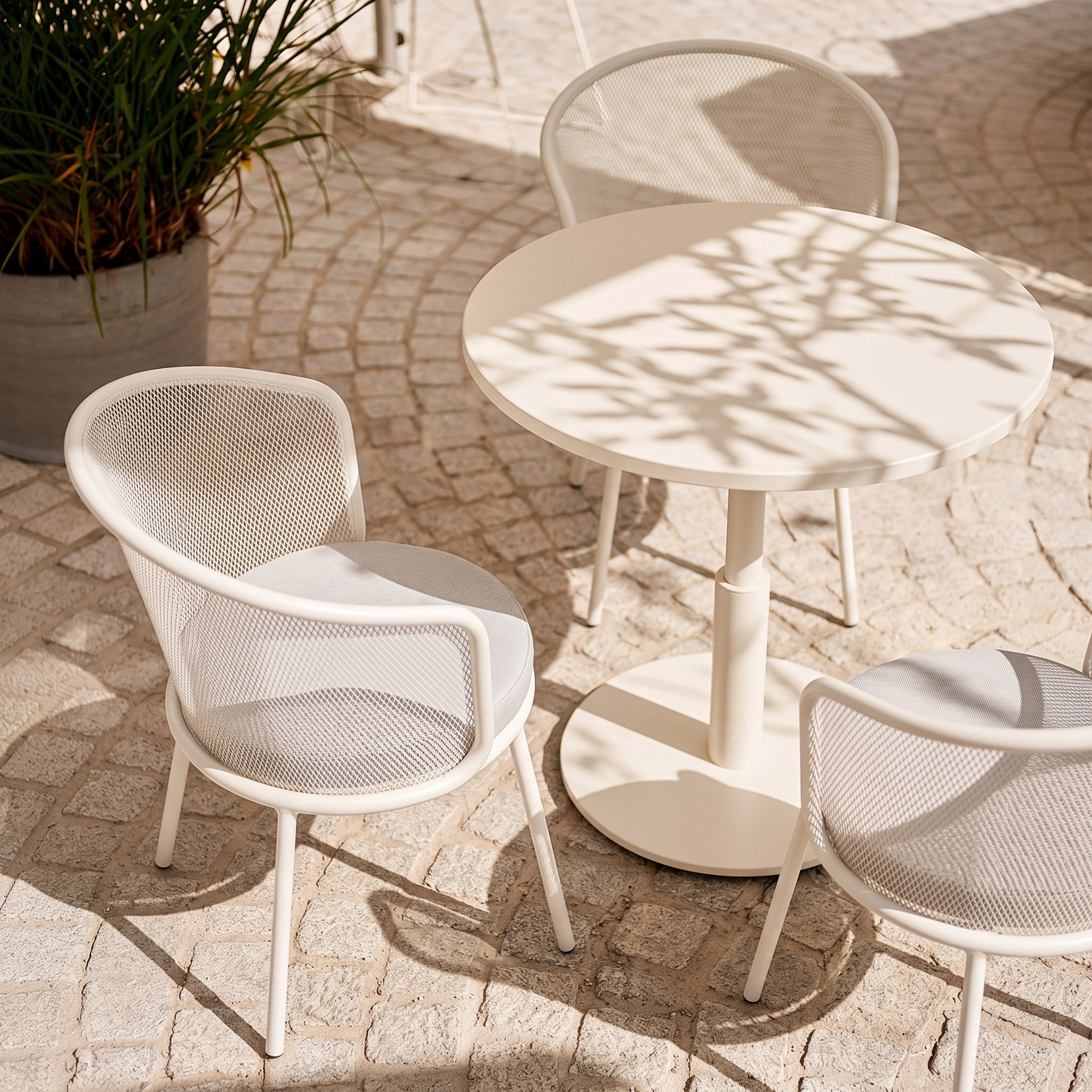 Vine Outdoor Table