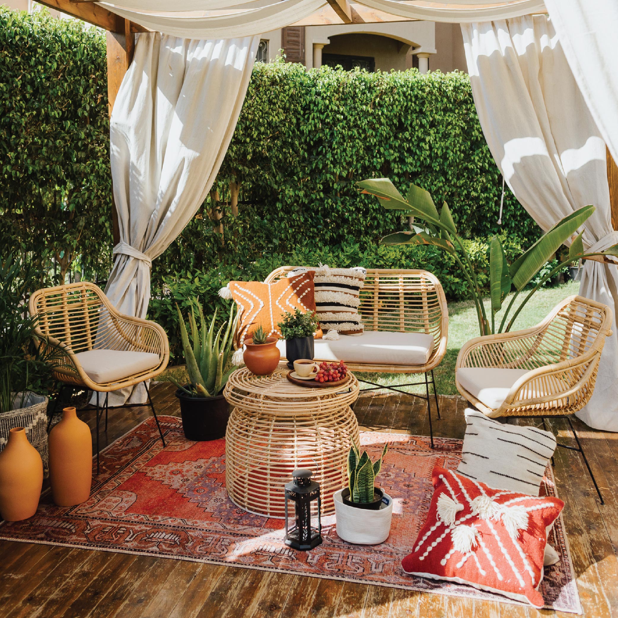 Capones Bamboo Middle Table